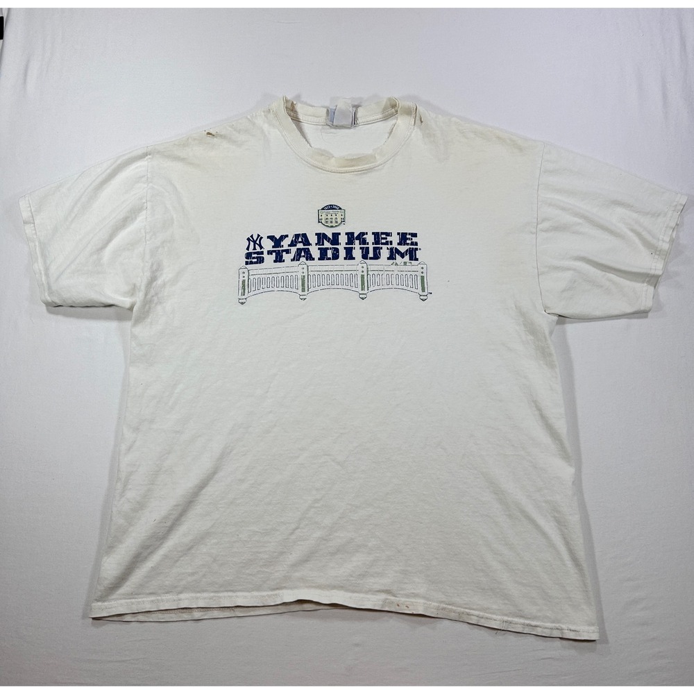 Majestic New York Yankee Stadium 1923-2008 Graphic T-Shirt White Distressed XL
